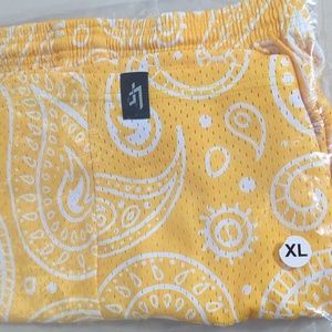 Lost Files yellow paisley shorts size XL